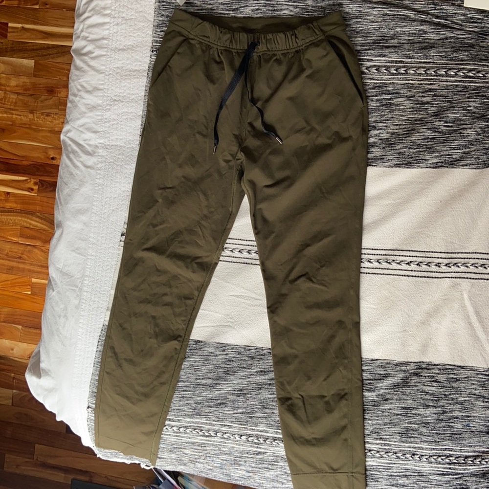 lululemon hunter green stretchy drawstring joggers